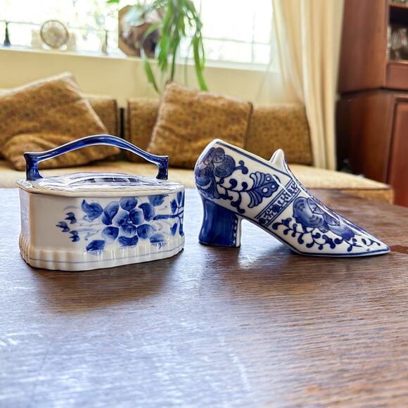 Chinese Canton Chinoiserie Blue White Trinket Box w/ Lid Plus Ceramic Shoe - Picture 13 of 13